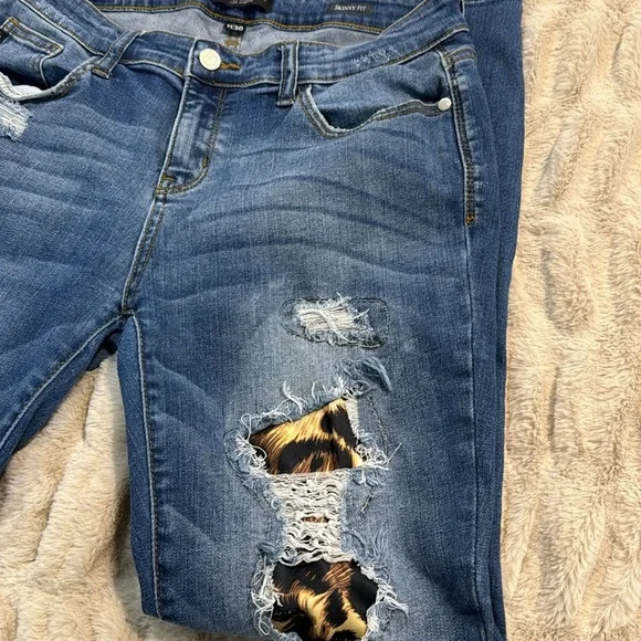Judy blue leopard patch jeans - Picture 3 of 9